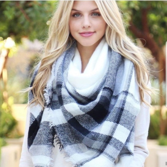 MODA ME COUTURE Accessories - Tres Chic Oversized Blanket Scarf